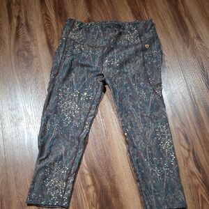 Colosseum Camo Brown & Teal Active Capri Leggings with Gold Speckle Size Large